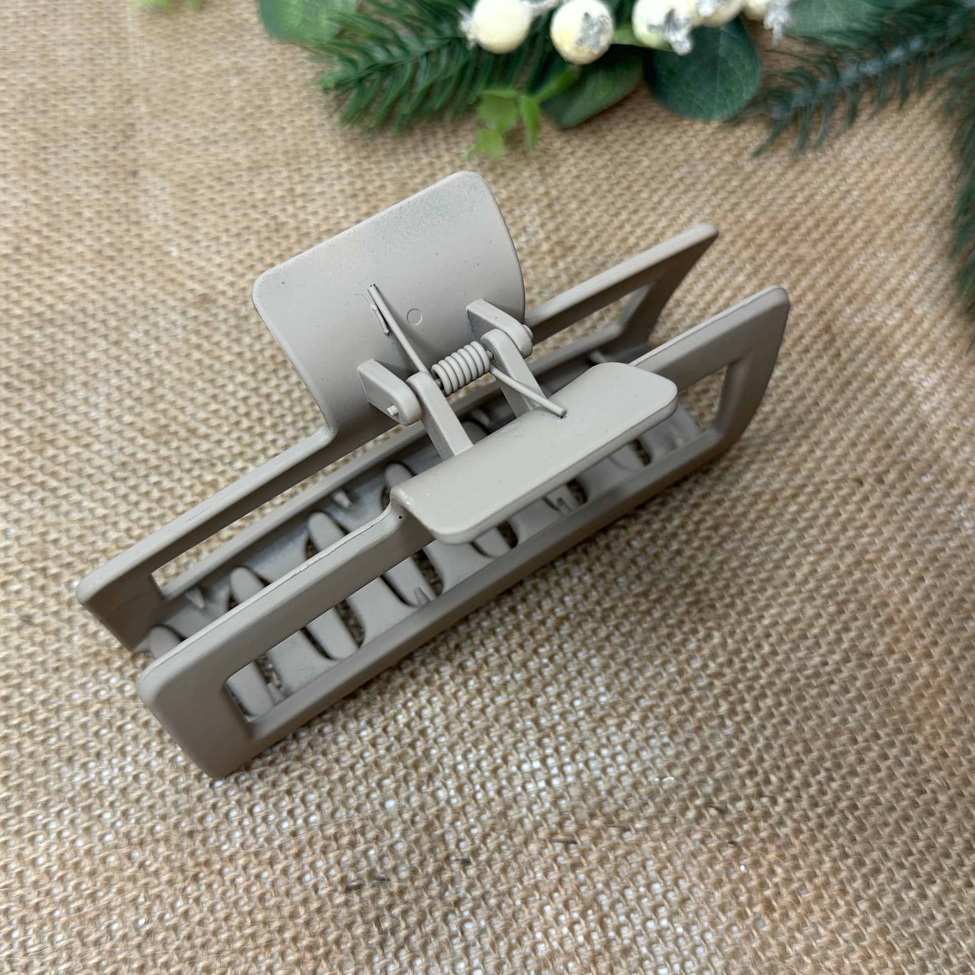 hair claw clip accessory